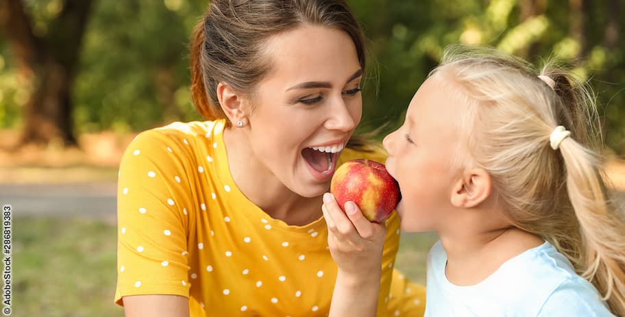 Bevor Früchte und Gemüse auf unseren Tellern landen, ist es wichtig, sie gründlich zu reinigen